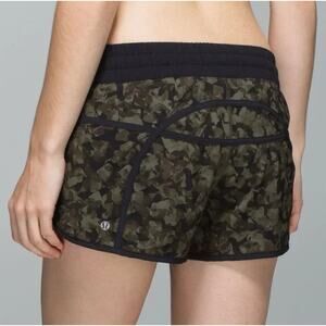 Lululemon Tracker Shorts Size 4 Camo
